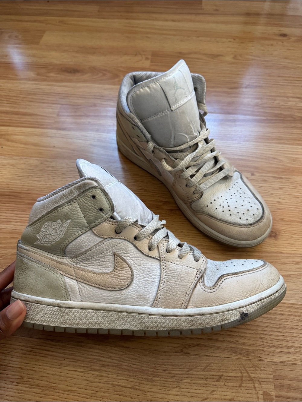 Nike High-Top Sneakers in Off-White and Light Gray 🫧 size W8